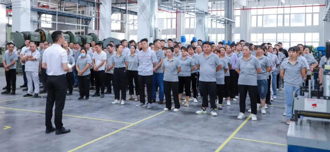 金萊勒電氣生產(chǎn)管理部月度表彰大會(huì)
